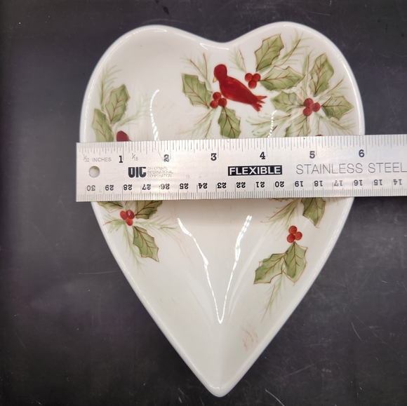 Gates Ware Heart Shaped Bowl with Cardinals & Holly Berries - Picture 5 of 5